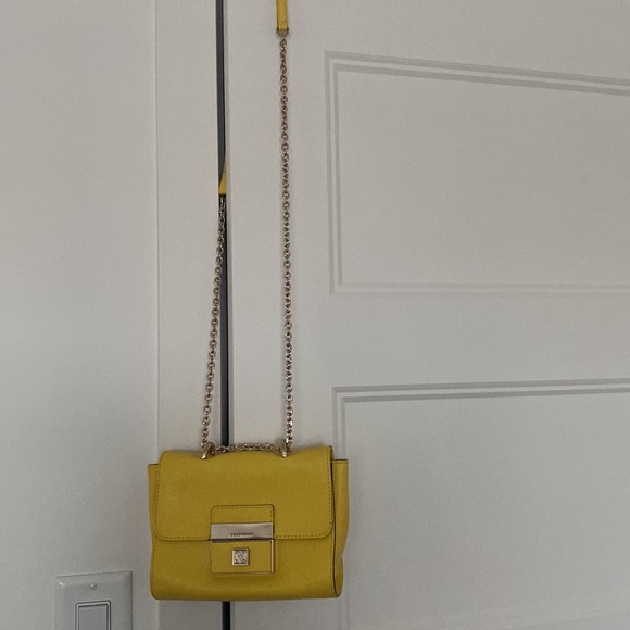 Leather crossbody bag - Picture 2 of 3